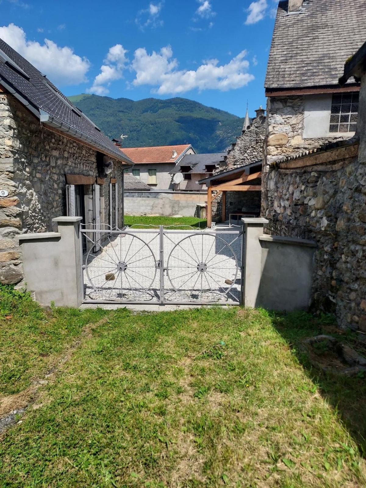 Maison De Village Au Pied Des Pyrenees Marignac  Exterior foto
